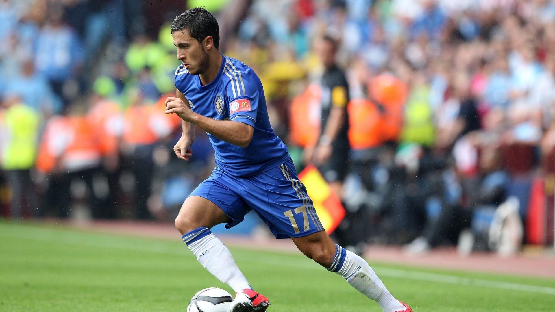 九游-亚洲球员吸引国际关注，足球风采迷人，亚洲足球球星最新排名